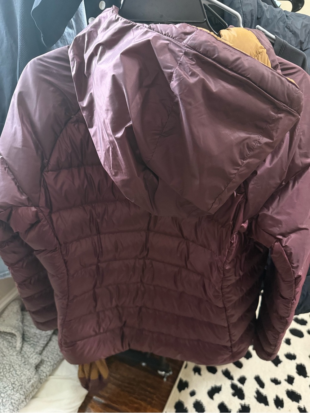 REI Maroon Women's Packable Hooded Puffer Jacket - Picture 3 of 3